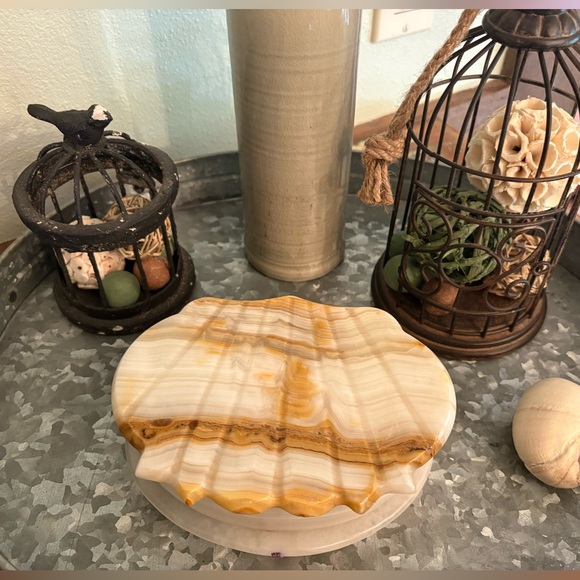 Vintage Onyx Seashell Keepsake Box - Picture 2 of 9